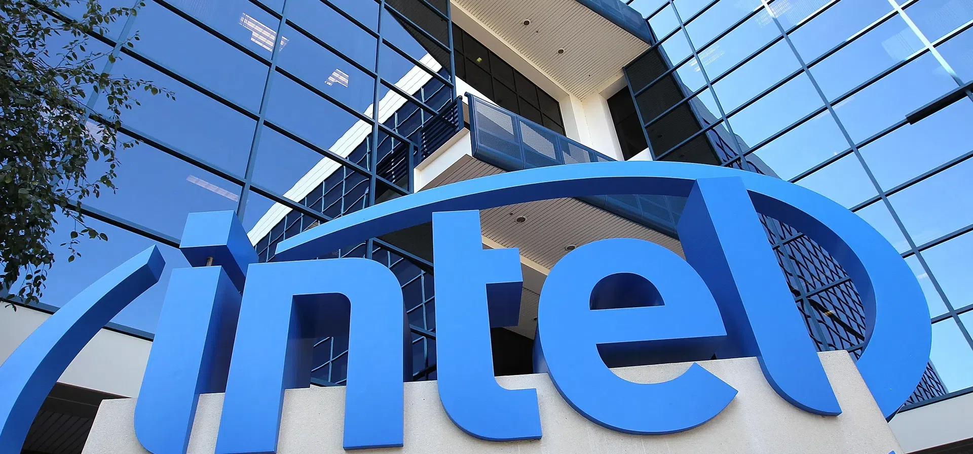 Новият главен изпълнителен директор на Intel проучва възможността за основна