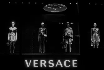 Всички гледат към Versace: Ще има ли сделка с Prada за 1,5 млрд. евро