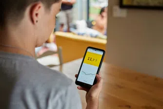 Системата разчита на подкожен сензор и външна помпичка и подобрява значително показанията на диабетиците