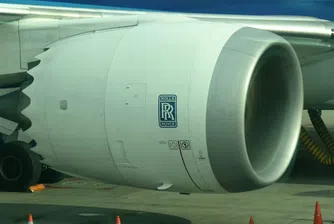 Проблемен двигател на Rolls-Royce води до масово отменяне на полети