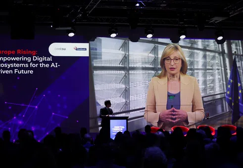 Екатерина Захариева: „Европа трябва не просто да приеме промяната, а да я управлява“