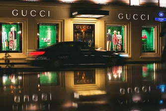 Собственикът на Gucci, Kering, се представя най-зле сред Stoxx luxury 10, като стойността му е спаднала с 18% от началото на годината