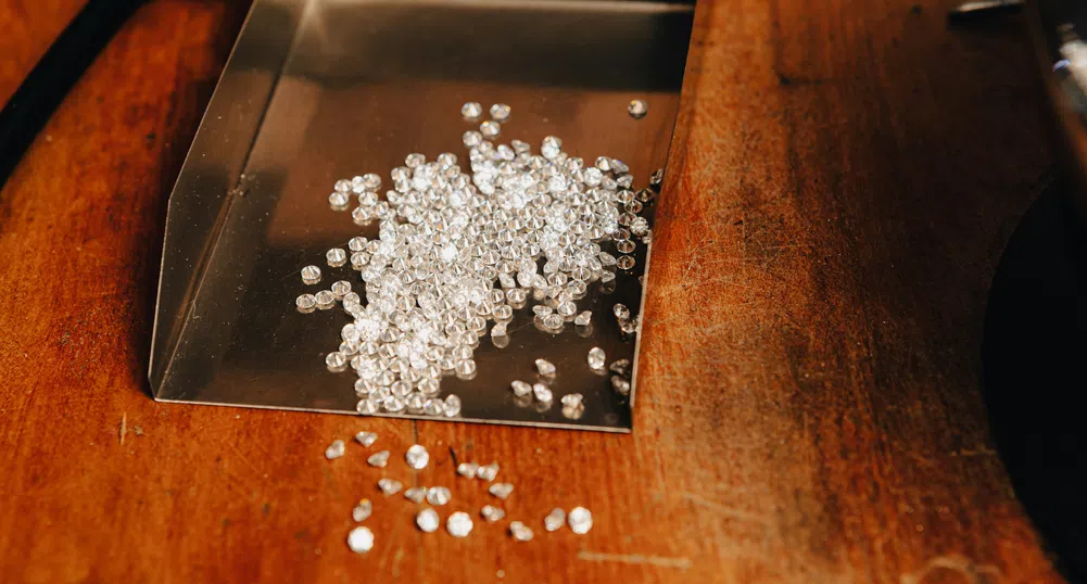  Лабораторно отгледаните скъпоценни камъни убиват диамантената индустрия 