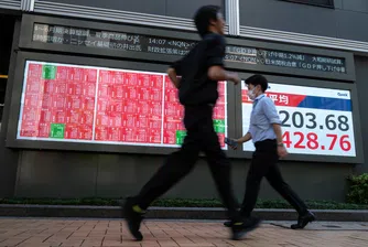 Във вторник S&P 500 и технологично ориентираният Nasdaq се понижиха съответно с 1,2% и 2%, на фона на нарастващи опасения, че оценките на компаниите, свързани с AI, са прекалено високи