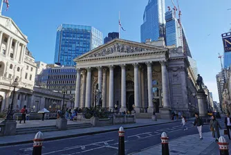Bank of England отново задържа лихвите, сигнализирайки за предстоящо понижение