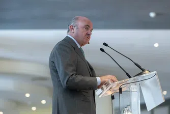 Преди 3 години инфлацията беше над 10%, но инфлационните очаквания бяха стабилни, припомня Луис де Гиндос и допълва – главоболието от сектора на услугите започва да намалява