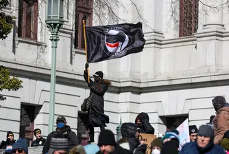 Тръмп се закани да разруши Антифа. Съществува ли въобще такава организация?