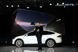 Още надолу: Tesla сваля наполовина цената на Full Self-Driving абонамента в САЩ