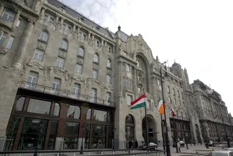 Зад стените на двореца Грешам – от праха на комунизма до луксозното бижу на Будапеща