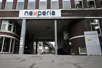 Нидерландия пое контрола над китайския доставчик на чипове Nexperia