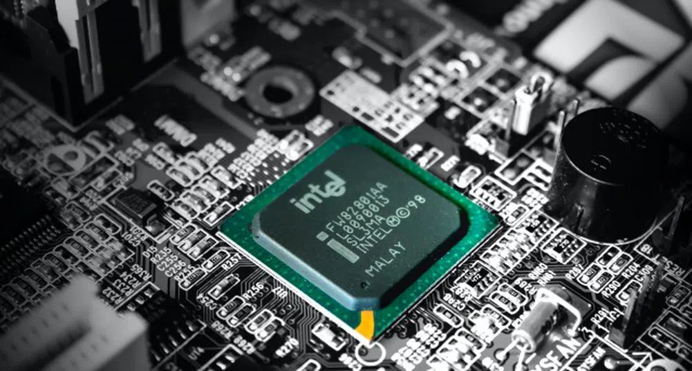 Intel се срина заради слабото търсене на чипове за персонални компютри