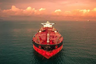 Ситуацията в Червено море започва да затруднява и търговците на петрол