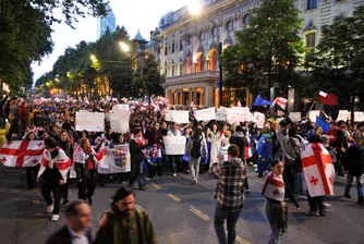 Стотици хиляди грузинци от седмици излизат по улиците на Тбилиси с искане правителството да оттегли законопроекта