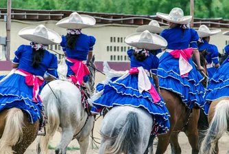 Под шапката на спорта, който Мексико подари на САЩ: Жените на Дивия запад са много повече от клише