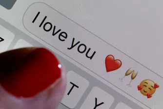 Виртуозната манипулация на любовните измами: Как обещанията за вечни чувства отключват сърцето (и портфейла)