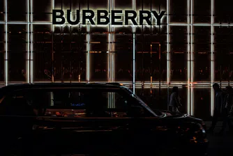 С британска класика за клиентите от САЩ Burberry вижда надежда за съживяване