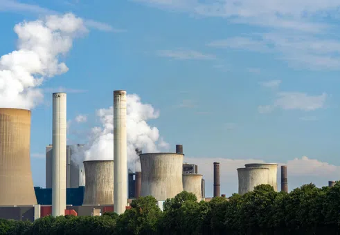 Зеленият идеализъм отстъпва: Природният газ се завръща като „резервен двигател“ на Европа