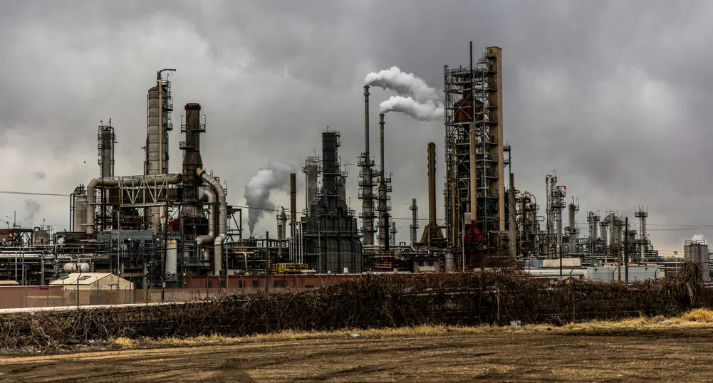 Петролните гиганти се отказват от „прибързания“ енергиен преход