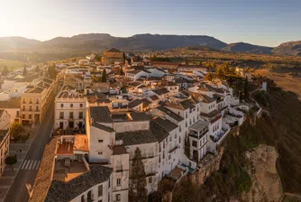 През 2023 г. Малага е посетен от рекордните 14 млн. души от Испания и чужбина – като доста от тях са решили да го превърнат в свой дом