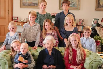 Въпросното изображение е публикуванo от двореца Кенсингтън по повод 97-ия рожден ден на кралица Елизабет II