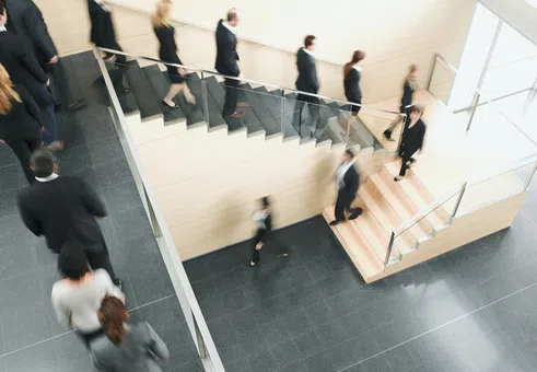 Новите данни за пазара на труда в САЩ дават аргументи и на ястребите, и на гълъбите