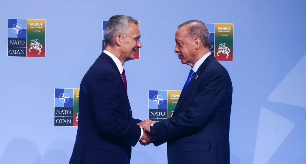 Турция стопля отношенията с НАТО, но търканията остават