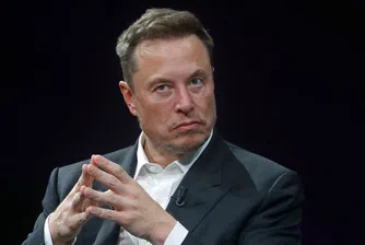 Епична катастрофа: Бичи инвеститор в Tesla натиска паник бутона за роботакситата