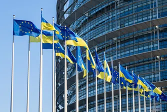 Според сделката 90% от активите ще бъдат прехвърлени в управляван от ЕС фонд за военна помощ за Украйна, а останалите 10% са предвидени за оказване на помощ на Киев по други начини