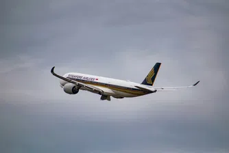 Полетът е излетял от Лондон за Сингапур и е бил пренасочен към Банкок след инцидента