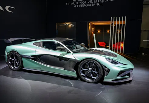 Луксът срещу батериите: Дилемата на Ferrari, Lamborghini и Pagani