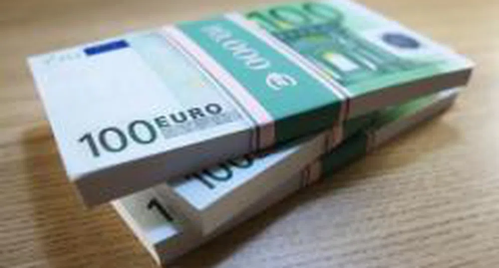 Еврото доближава рекордни стойности спрямо долара