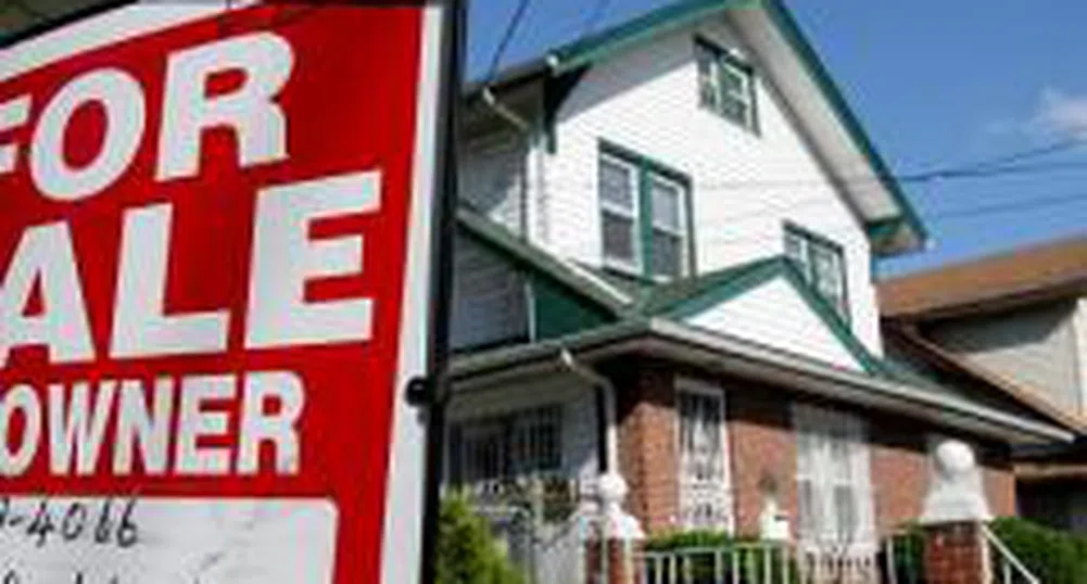Отчаяни продавачи намаляват цената на жилището си с по 1 000 паунда на месец