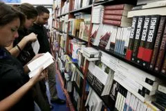 Орешарски: Държавата върна част от ДДС върху книгите като дотация от 2 млн. лв.