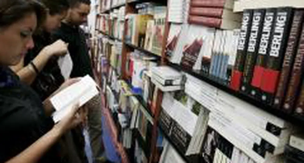 Орешарски: Държавата върна част от ДДС върху книгите като дотация от 2 млн. лв.