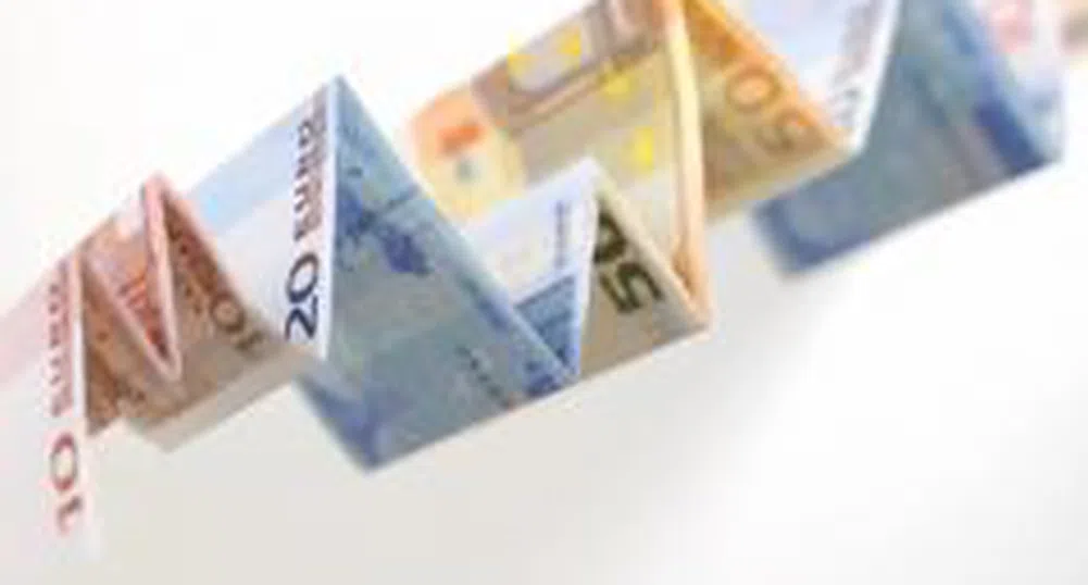 Заснеха във филм пътя на две банкноти от 10 евро
