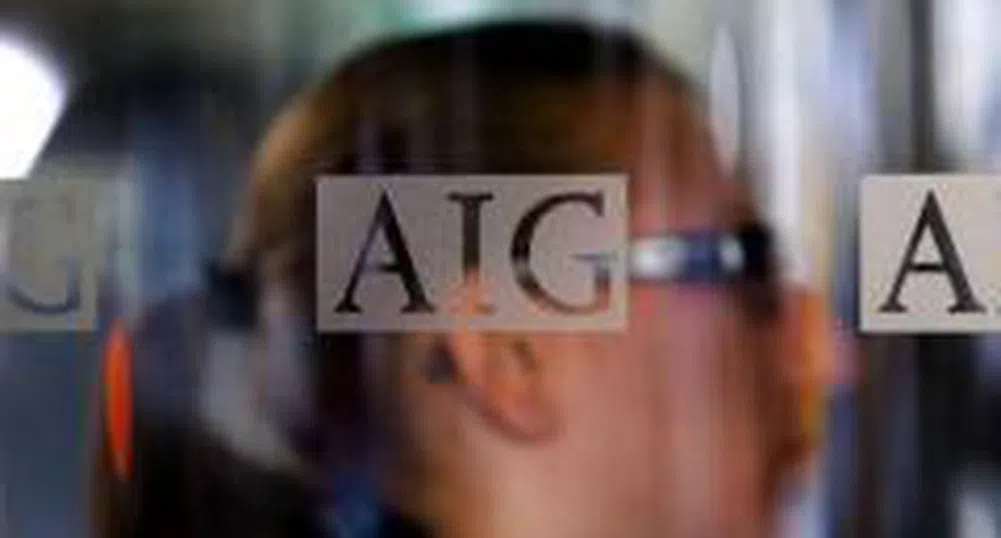 Служителите на AIG връщат бонусите