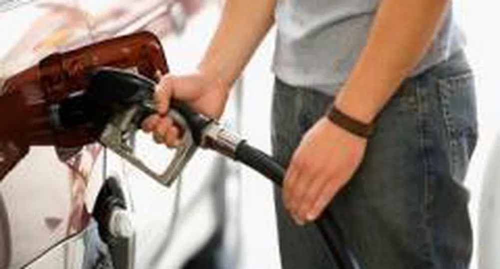 Лукойл намали заводските цени на горивата