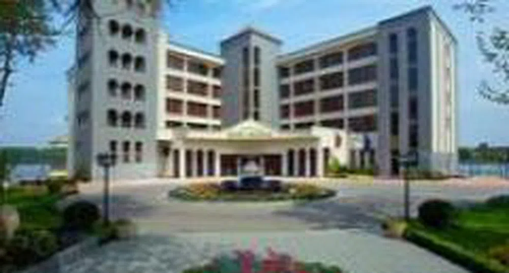 Fancy a Glass of Fine Wine in a Shakespearean Atmosphere? - Druster Hotel is the Place For You