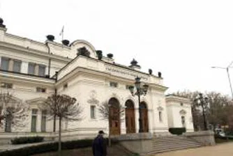 Обсъждат затварянето на безмитните магазини в НС