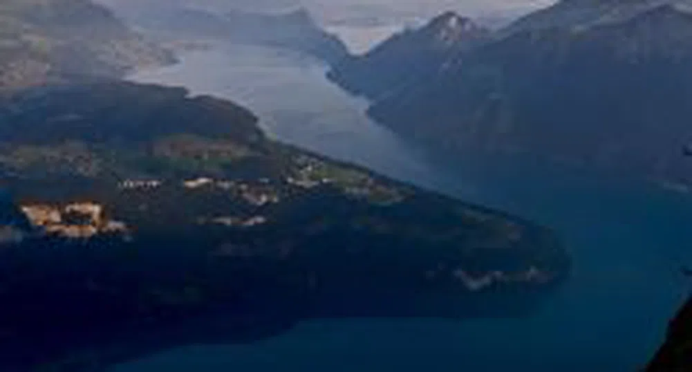 Продават езерото Мондзее в австрийските Алпи