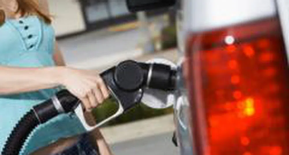 Лукойл намали цената на бензина