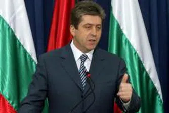 Първанов: Без паника  заради световната финансова криза
