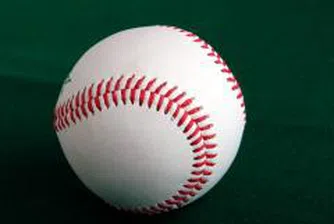Продават бейзболна топка на търг за 1 млн. долара