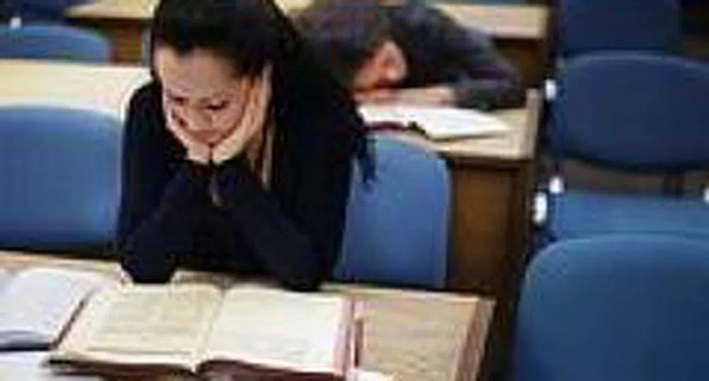 Government Approves Bill on State Support for Student Loans