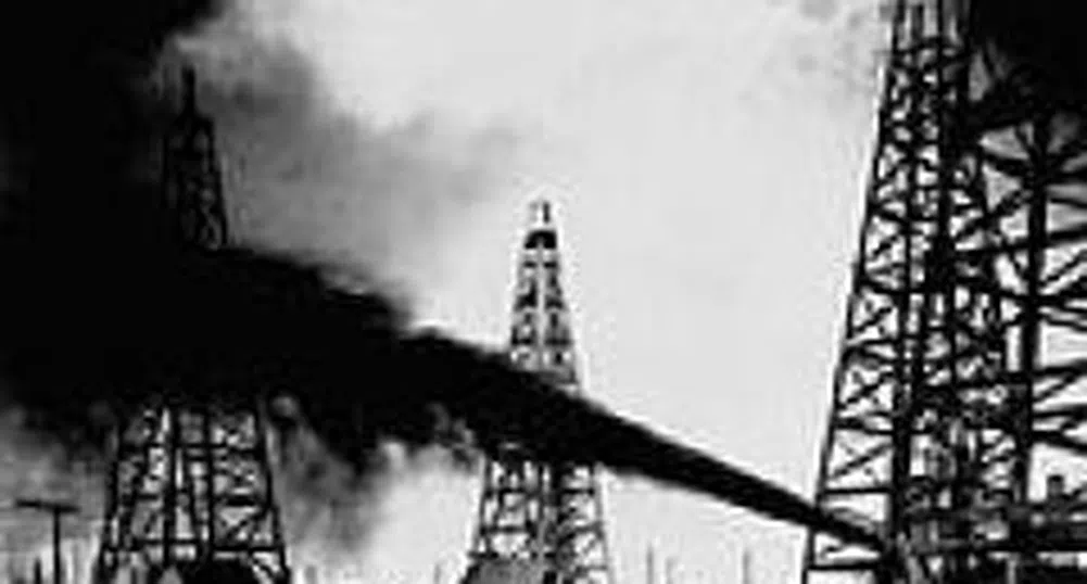 Петролът със спад след нарастване на опасенията за забавяне на световния ръст
