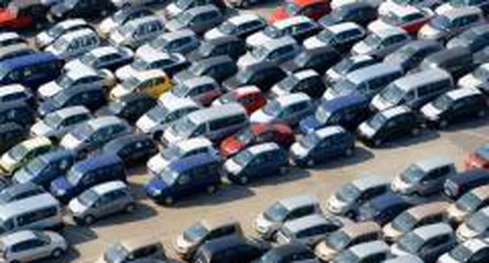 Продажбите на нови автомобили със спад от 45%