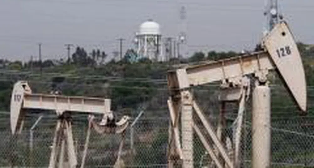 ОПЕК намалява добива на петрол