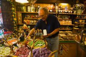 Търговците в Македония свалят цените срещу безплатна реклама