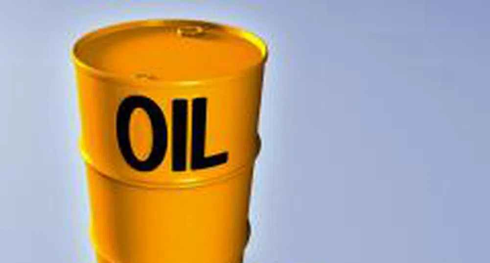 Петролът губи над 4 долара от стойността си