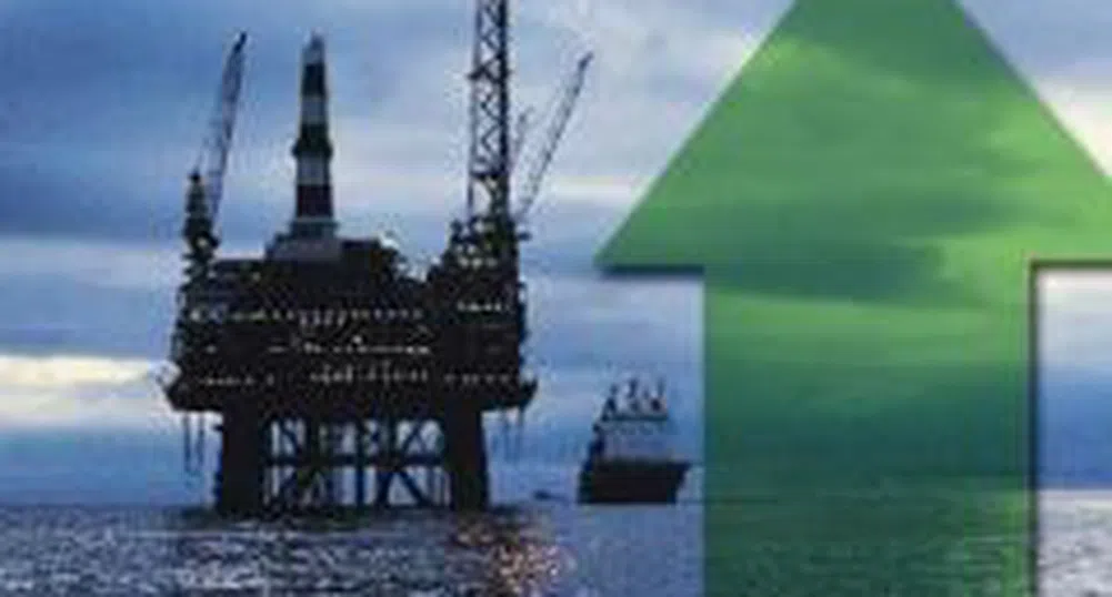 Петролът затвори над 105 долара в петък след нов рекорд